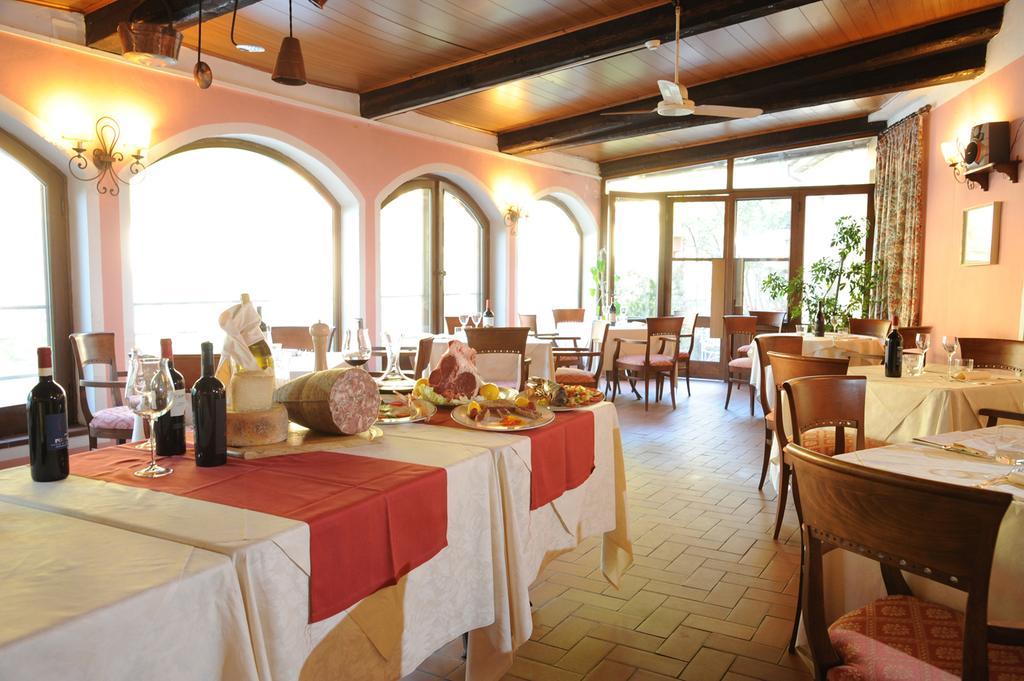 Hotel Ristorante Corona Лукка Екстер'єр фото